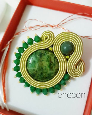 Brosa soutache verde cu jasp