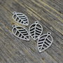 Charm pandantiv frunza 22x12mm SALAK 591