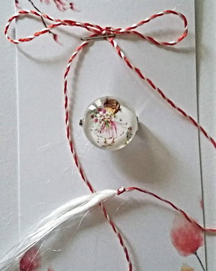 Brosa martisor cabochon sticla 14mm fetita