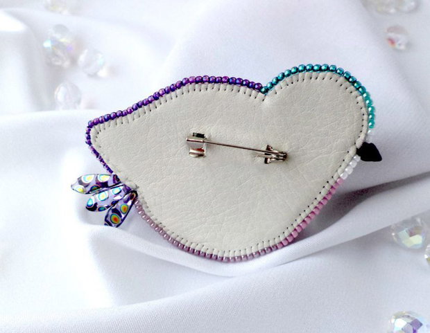 "Birdie" - Brosa bead-embroidery