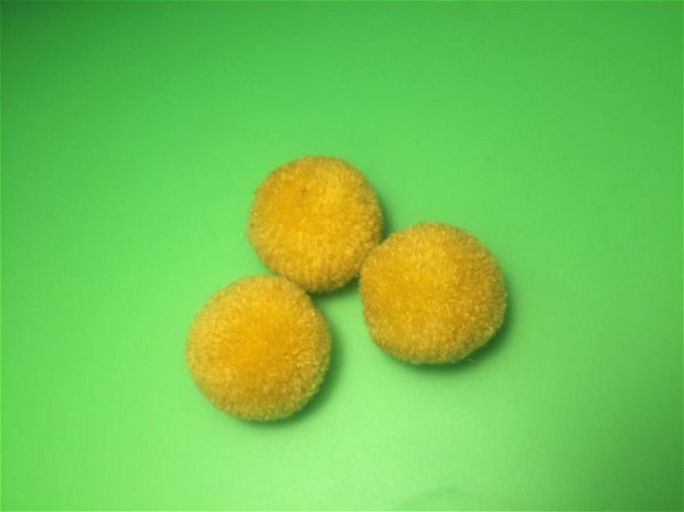 Pompom (20mm) aspect catifea