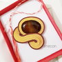Brosa soutache galben-maro cu agat