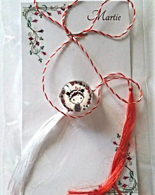 Brosa martisor cabochon sticla 14mm fetita