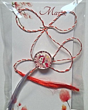 Brosa martisor cabochon sticla 14mm ponei
