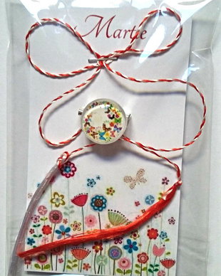 Brosa martisor cabochon sticla 14mm fluturi