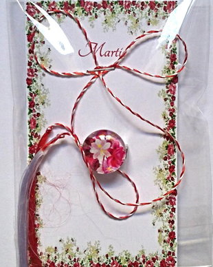 Brosa martisor cabochon sticla 14mm buchet flori