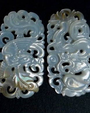 K0682 - (SET) Pandantive / charms, sidef sculptat, dragon, pasarea phoenix, 38x21x4mm