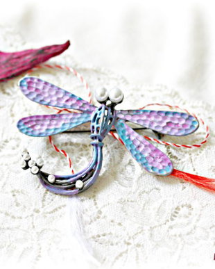 Brosa martisor Libelula mov cu perle