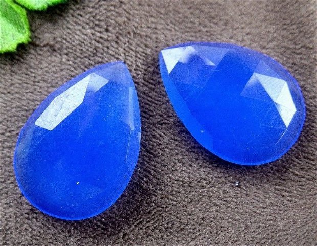 Cabochon blue quartz fatetat