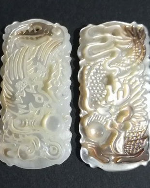 K0678 - (SET) Pandantive / charms, sidef sculptat, dragon, pasarea phoenix, 35x18x4mm