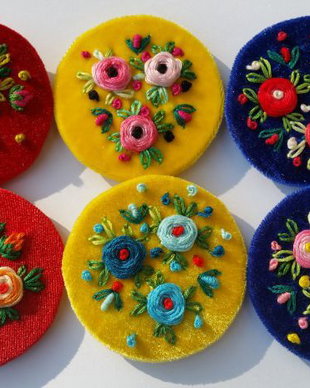 Brose brodate; cu rol de martisor