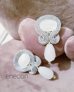 Cercei soutache argintii cu sidef și cristale