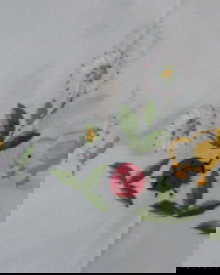 Fata de masa cu broderie