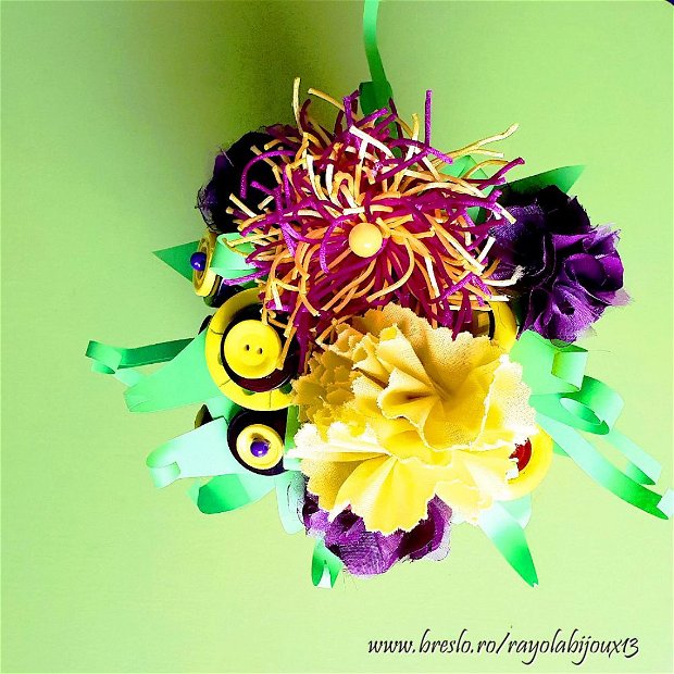 Aranjament floral {Violet-Galben} - textile si nasturi