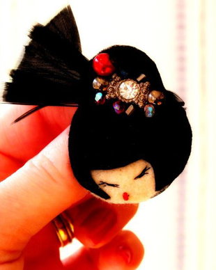 Brosa - Papusica Li Hua