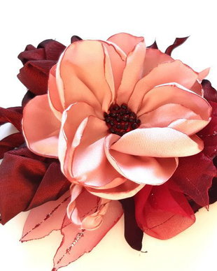 Brosa/Aplicatie pentru rochie/Flori textile