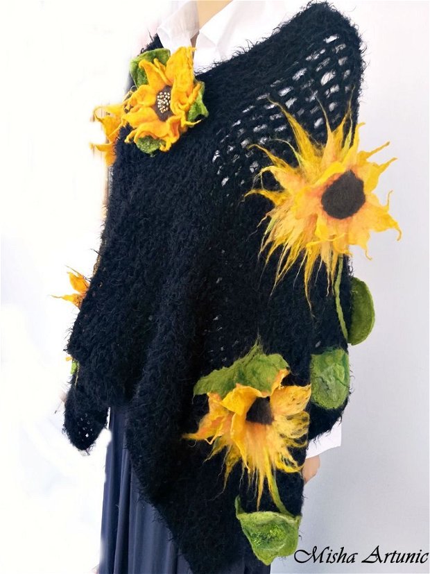 Vandut - Sal pufos crosetat cu Floarea Soarelui impaslita 3D