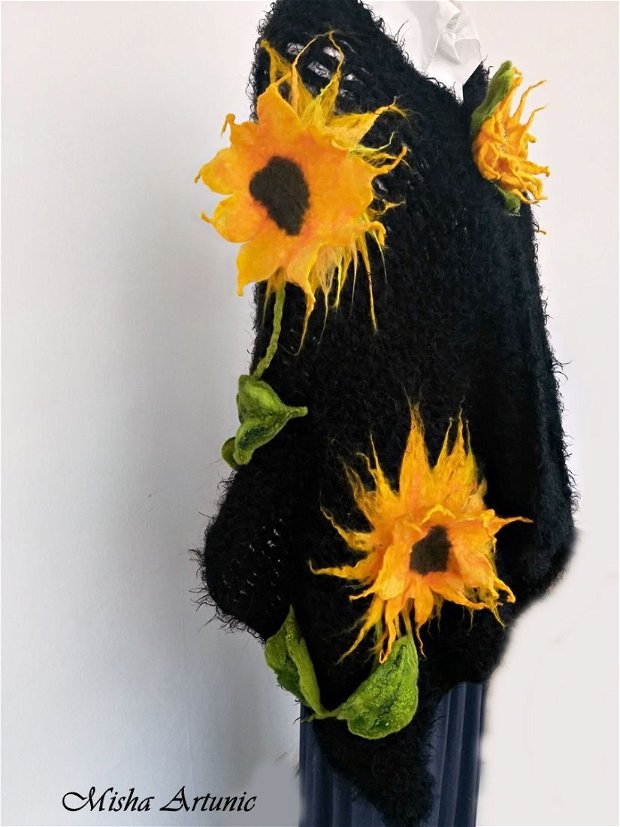Vandut - Sal pufos crosetat cu Floarea Soarelui impaslita 3D