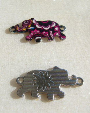 Elefant - link pentru bratara - din metal emailat aprox 15x28 mm (cu anourile)