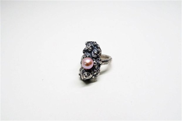 inel unicat, din argint pur, in forma de coral cu turilit si perla naturala roz