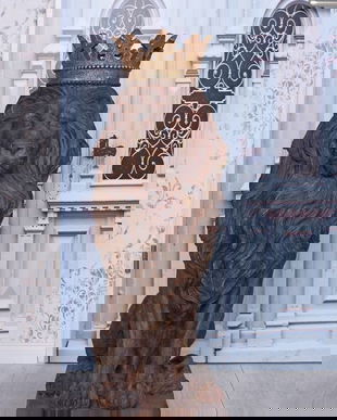 Statueta impunatoare cu un leu cu coroana