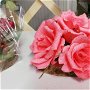 Aranjament trandafiri roz lucrati manual