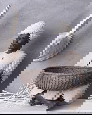 Figura de african cu un platou