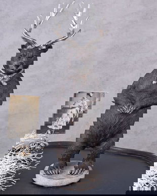 Statueta din rasini cu urs cu coarne