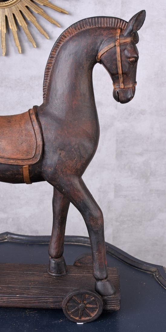 Statueta din rasini cu un cal