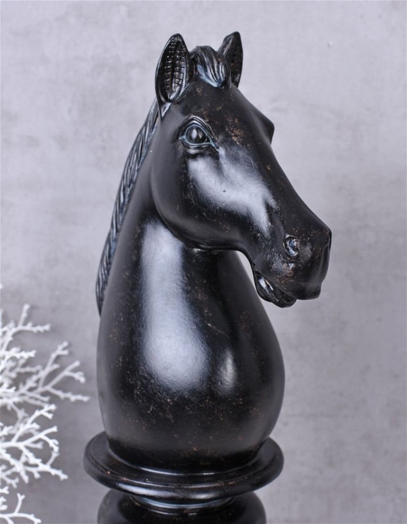 Statueta piesa de sah din rasini cu un cal
