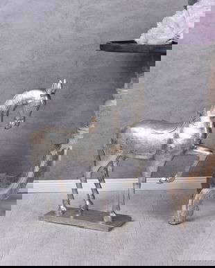 Statueta monumentala din rasini cu un cal argintiu