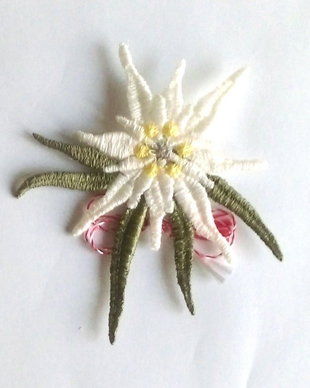 Brosa brodata  Floare de Colt