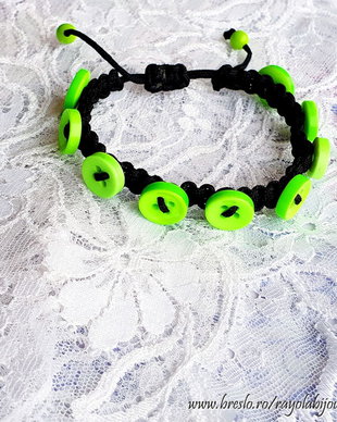 Bratara Green Buttons