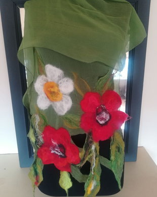Eșarfă de mătase naturala împaslita cu flori de lână merinos