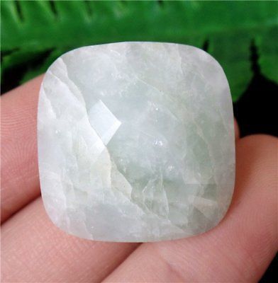 Cabochon green fluorit