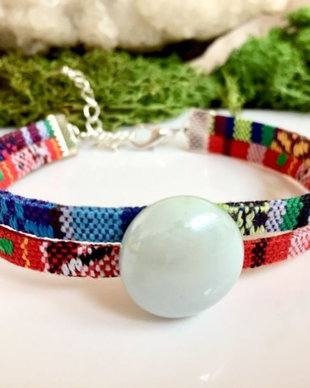 Bratara etnic cu cabochon alb