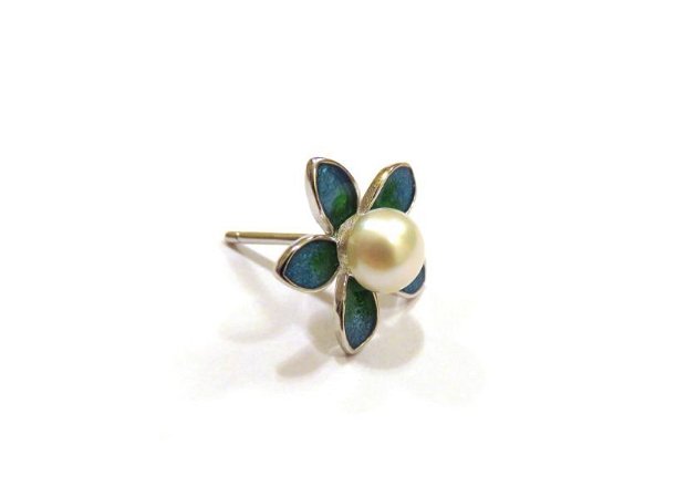 Cercei floare din Argint 925 rodiat si Perle de cultura albe - CE659 - Cercei floare, cercei perle de cultura, cercei cu surub, cercei albastri verzui emailati