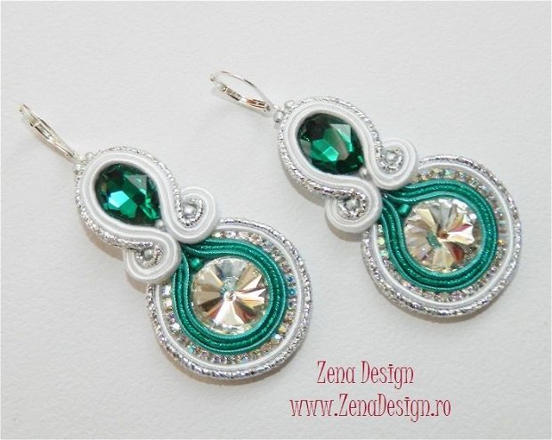 Cercei argintii cu verde emerald, cercei albi cu verde si argintiu, cercei eleganti verzi cu cristale, cercei unicat, cercei handmade