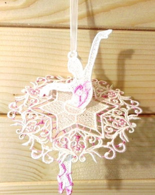 Balerina cu fusta brodata in alb si roz  Swan Lake
