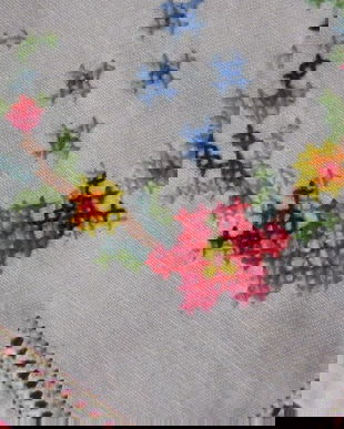 Traversa cu broderie si ajur