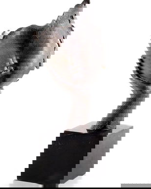 Ganditoare - statueta din bronz pe soclu din mamura