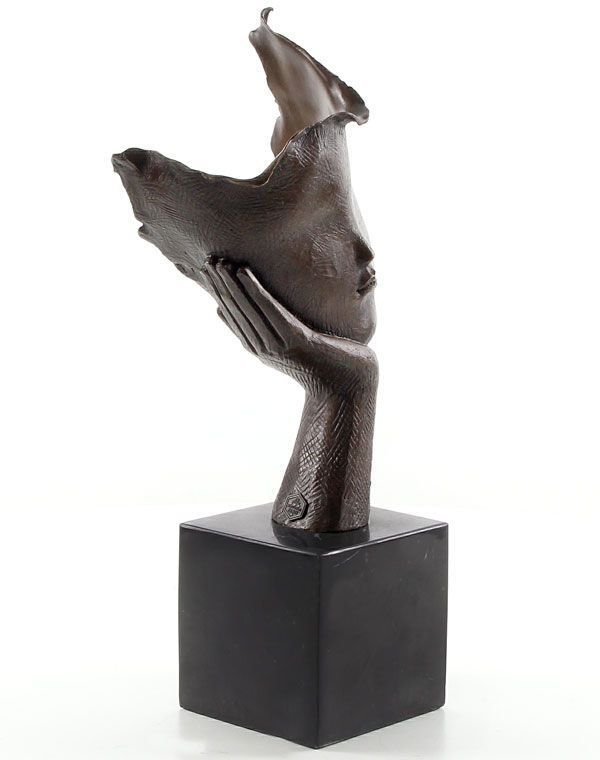 Ganditoare - statueta din bronz pe soclu din mamura
