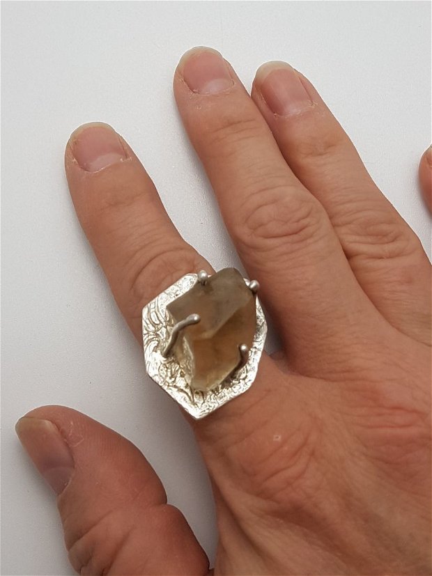 inel unicat din argint 999, cu cristal fatetat de citrin
