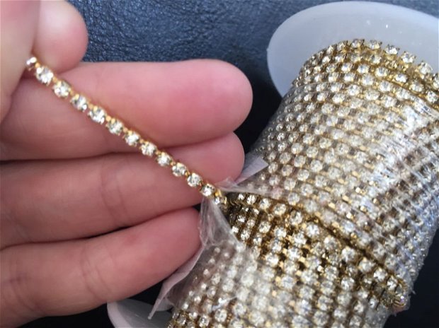 9m Șnur metalic auriu, cu ștrasuri (2,5mm lățime)