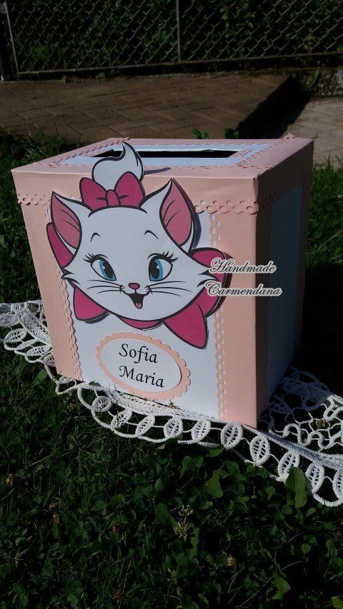 Cutie de dar pisicuta Marie