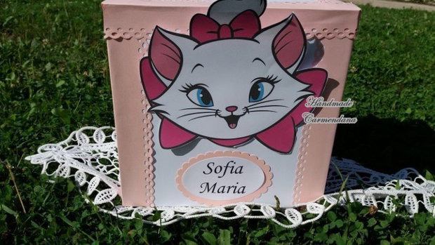 Cutie de dar pisicuta Marie