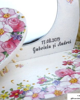 Set perie, oglinda si caseta bijuterii - la comanda