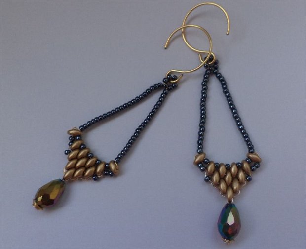 Cercei handmade din sarma gilt,cristale tip swarovski si margele duo