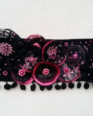 Cordon textil negru cu roz.rezervat