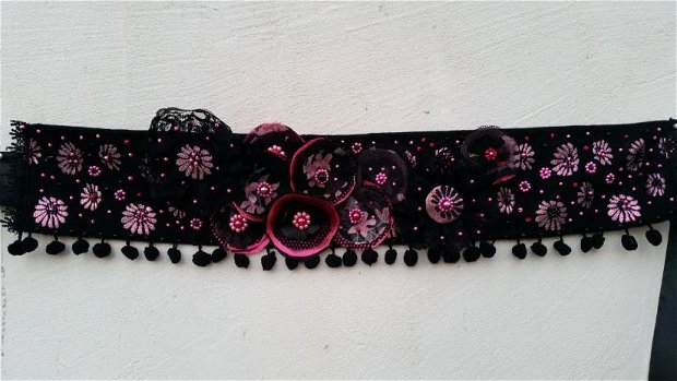 Cordon textil negru cu roz.rezervat